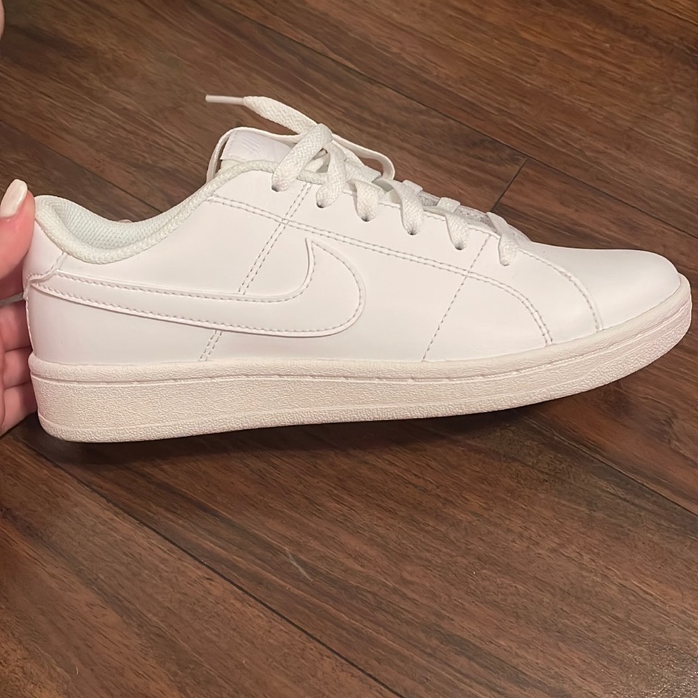 Nike Women’s Court Royale 2